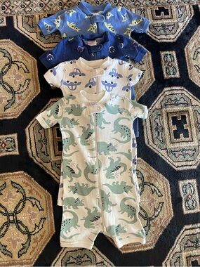 Hanna Andersson Short Sleeve Onesie Bundle (18-24 mos, set of 4)